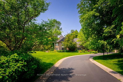 27 Blackberry Place • Hamilton, ON photo 3