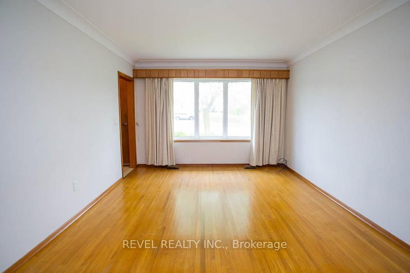 120 Henry St photo 4