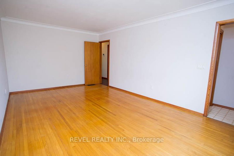 120 Henry St photo 5