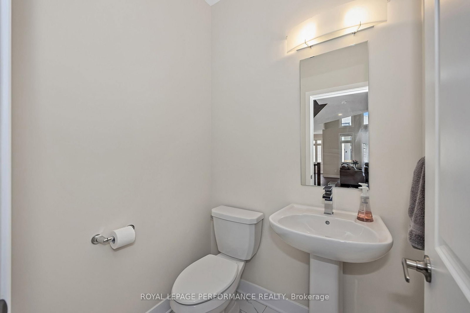 414 Longworth Avenue • Ottawa, ON photo 17
