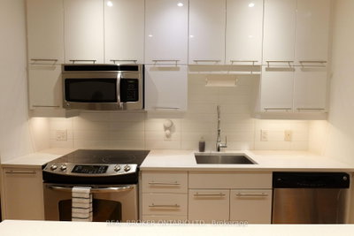 Unit 302 — 101 Richmond Road — photo 5