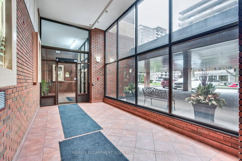 305 - 222 Jackson Street W