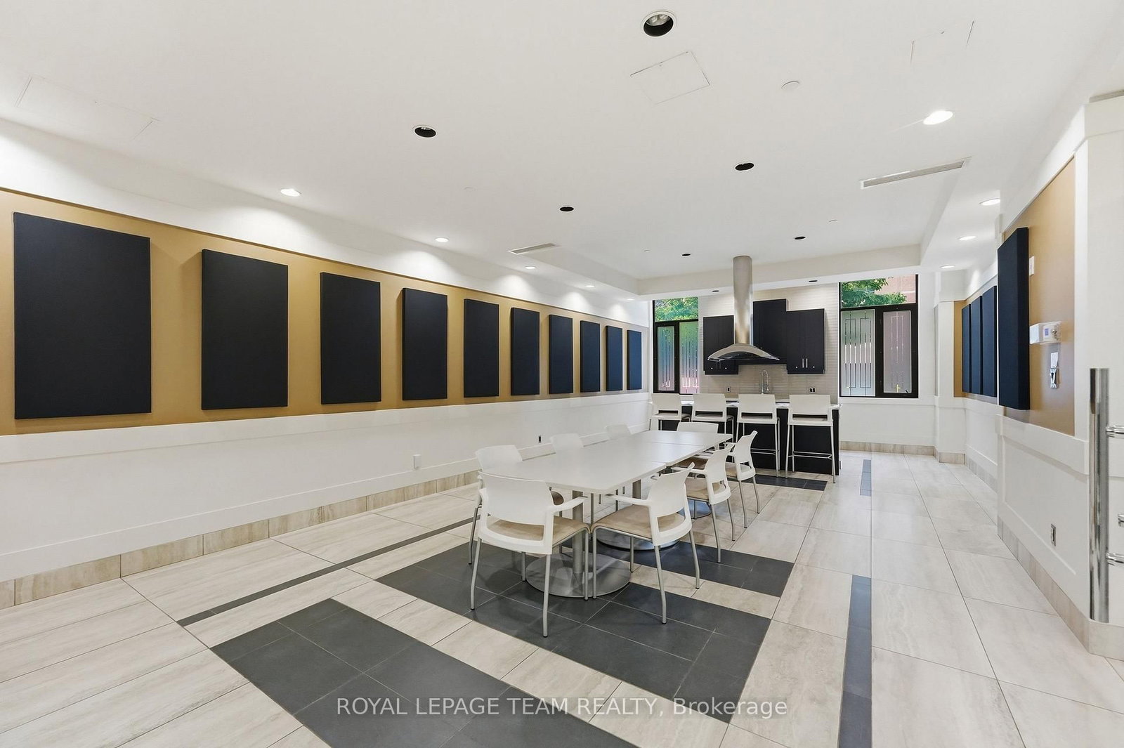 330 S Loretta Avenue • #301 • Ottawa, ON photo 28
