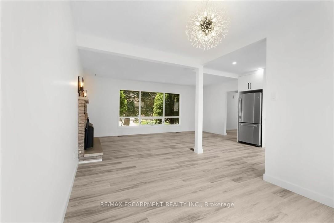 345 BERKINDALE Drive • Hamilton, ON photo 8