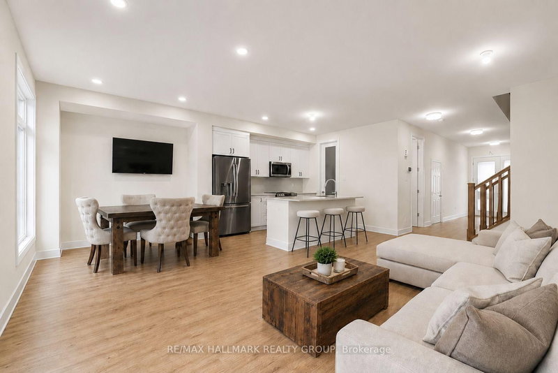 572 Roundhouse Crescent