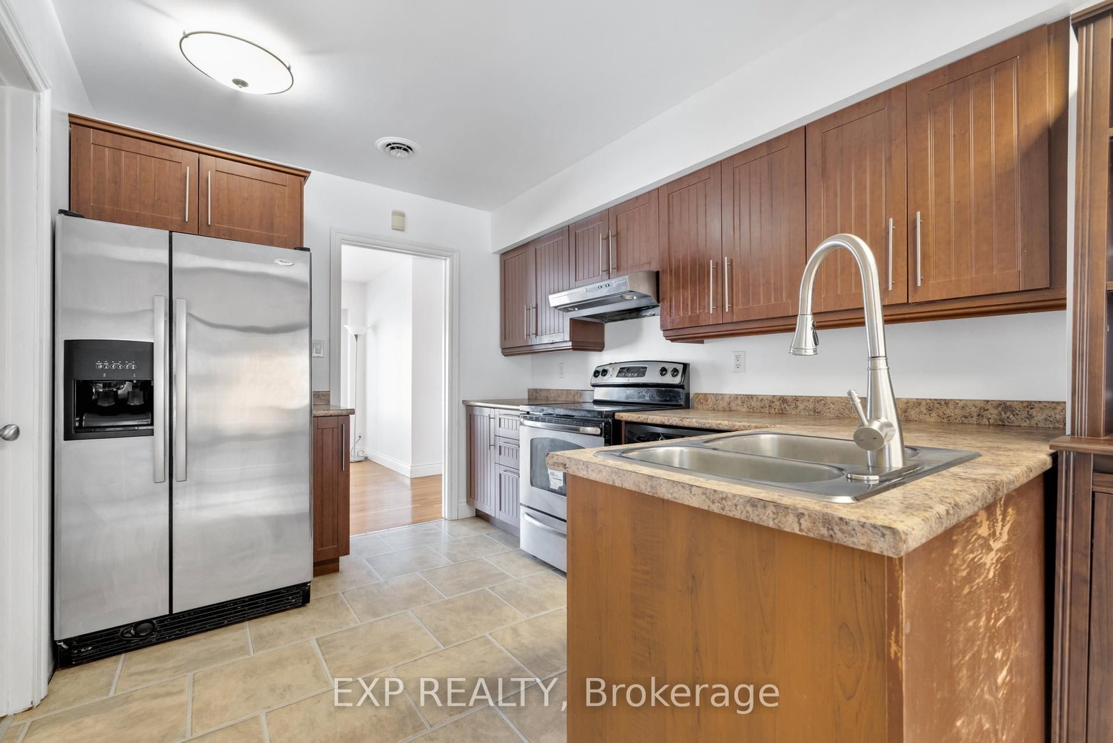 888 CHARLESWOOD Avenue • Ottawa, ON photo 13