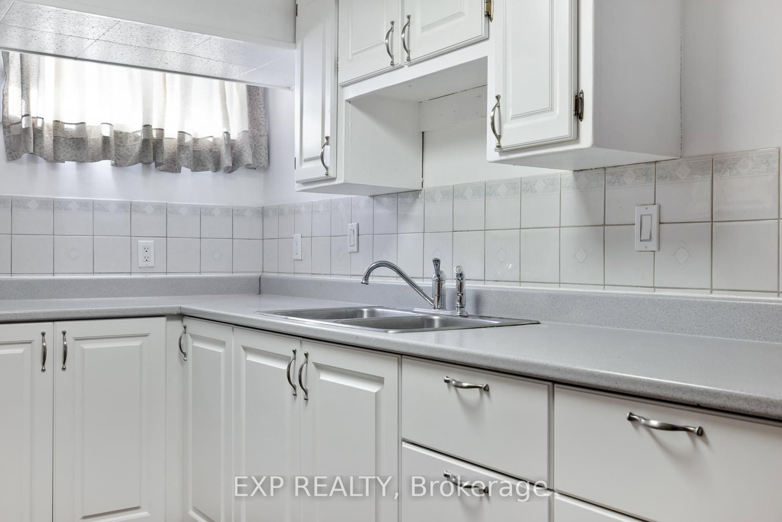 888 CHARLESWOOD Avenue • Ottawa, ON photo 36