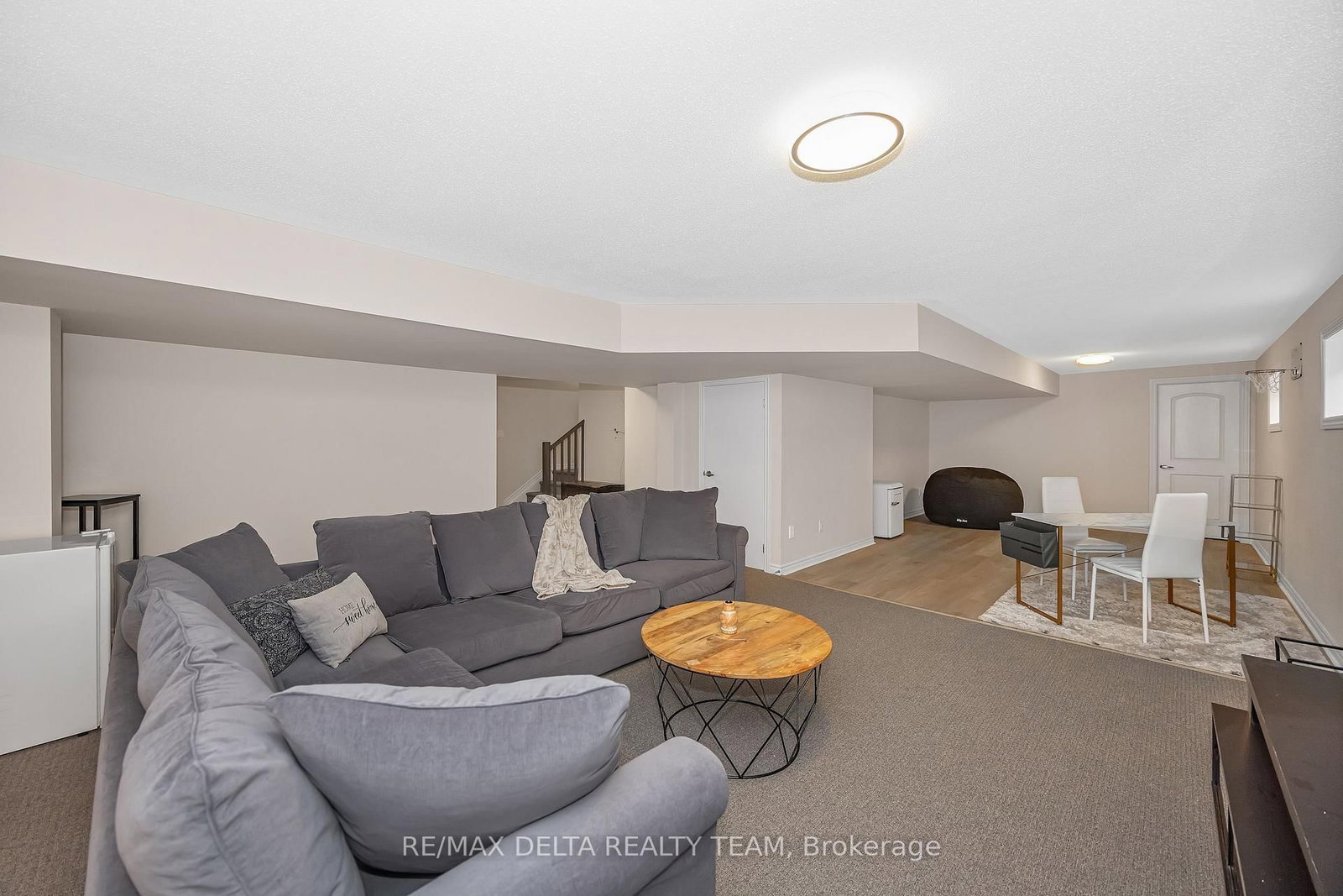748 Vennecy Terrace • Ottawa, ON photo 33