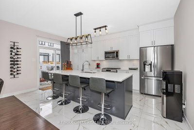748 Vennecy Terrace • Ottawa, ON photo 8