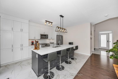 748 Vennecy Terrace • Ottawa, ON photo 9