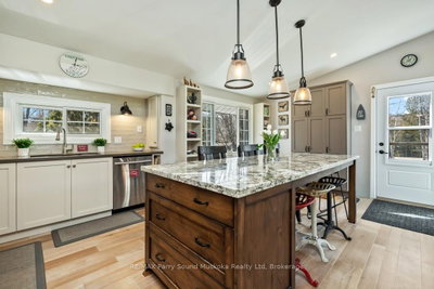 5 MEHARG Drive • McKellar, ON photo 6