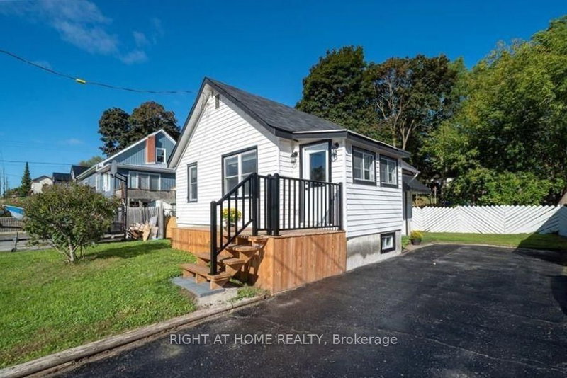 48 Ridley Street E
