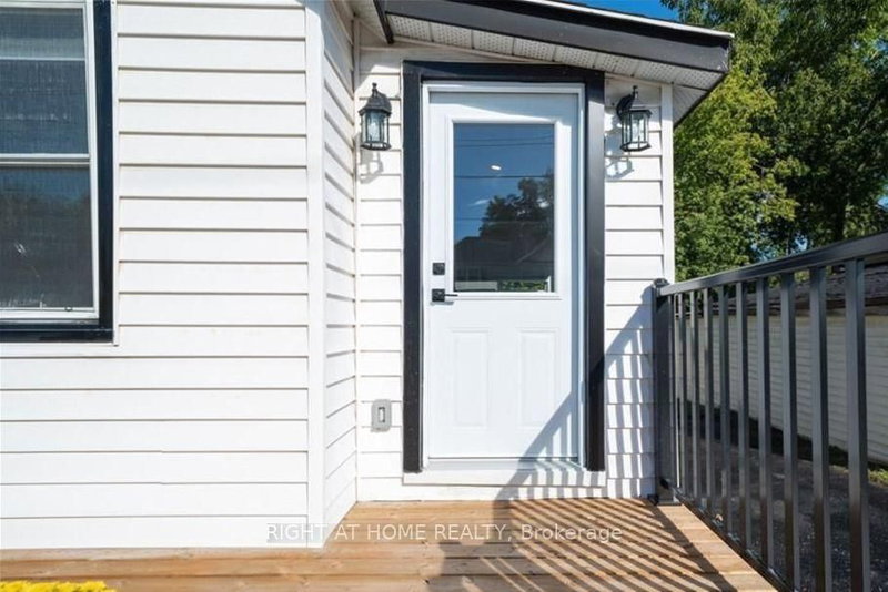48 Ridley Street E
