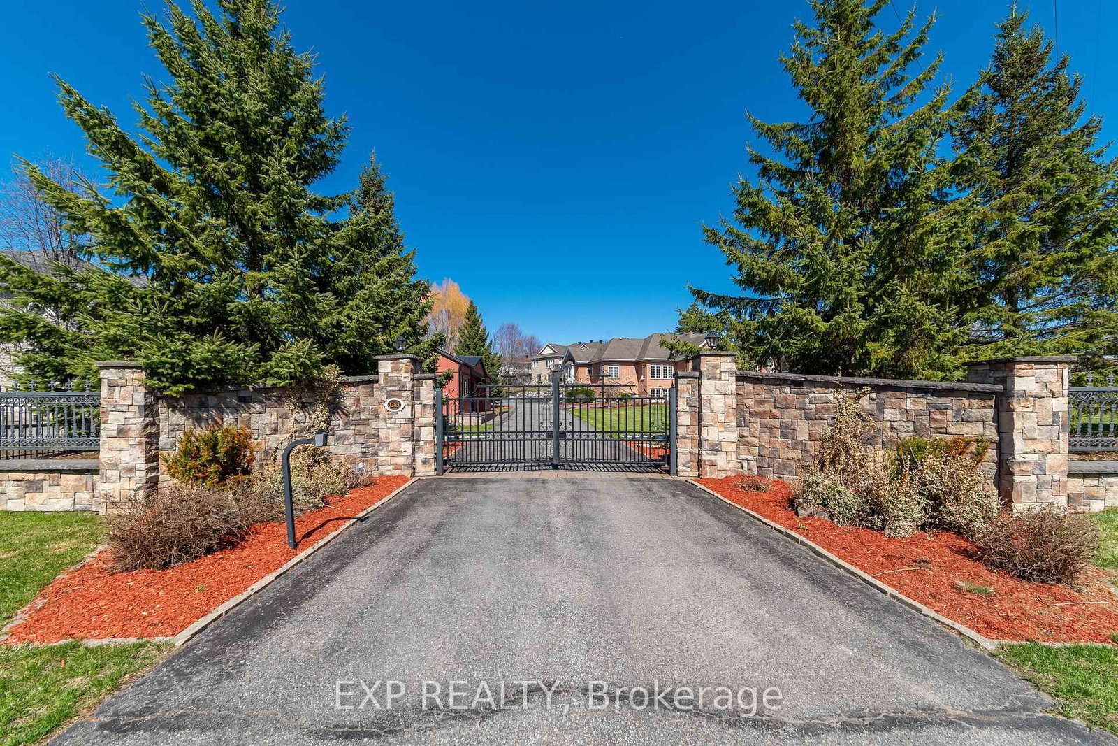 1283 Rideau Cove Court • Ottawa, ON photo 2