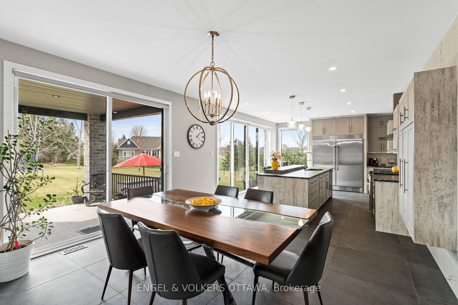 532 Leimerk Court • Ottawa, ON photo 8