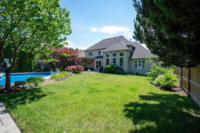 6 Pioneer Tower Crescent • Kitchener, ON photo 4