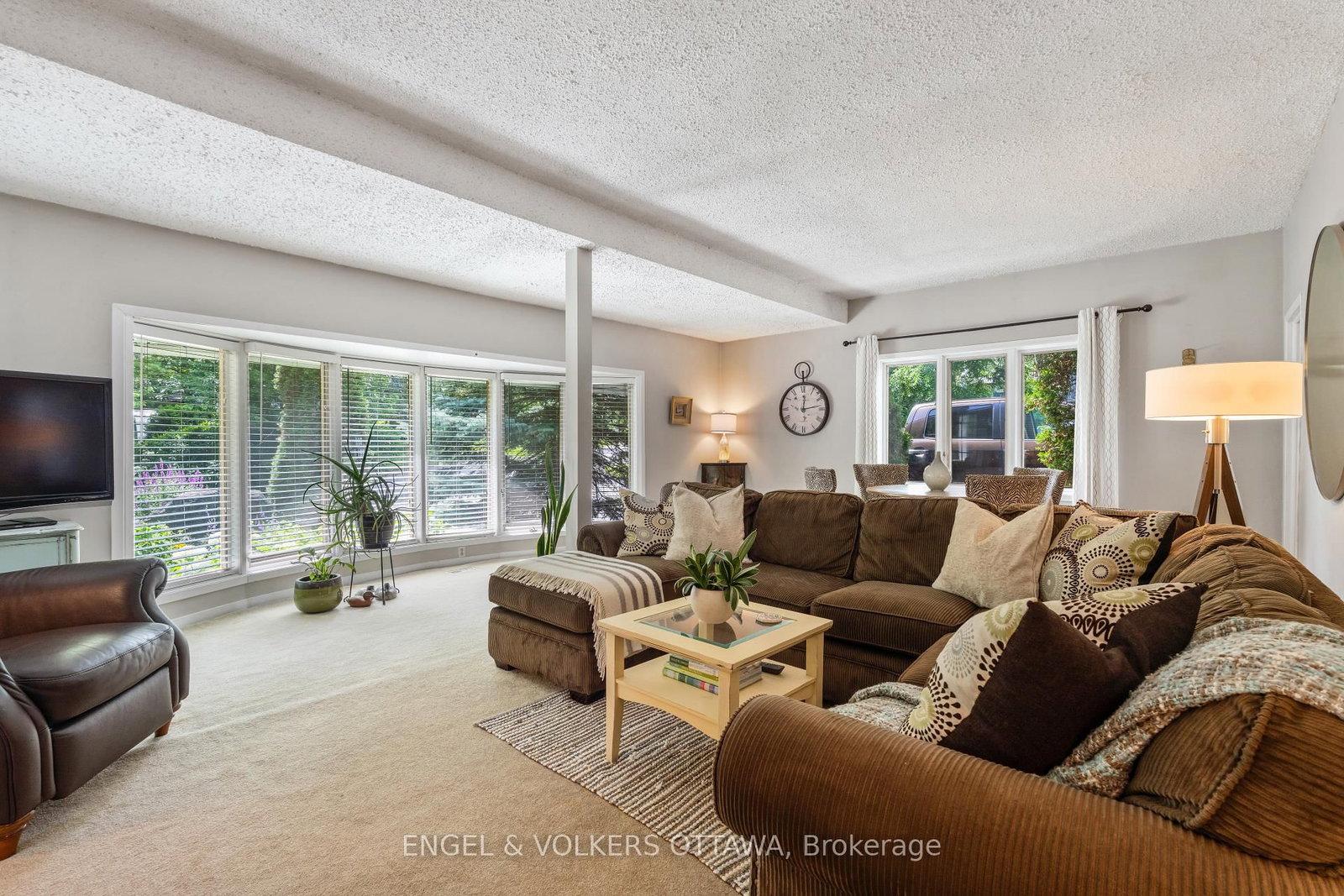 1119 Tighe Street • Ottawa, ON photo 4