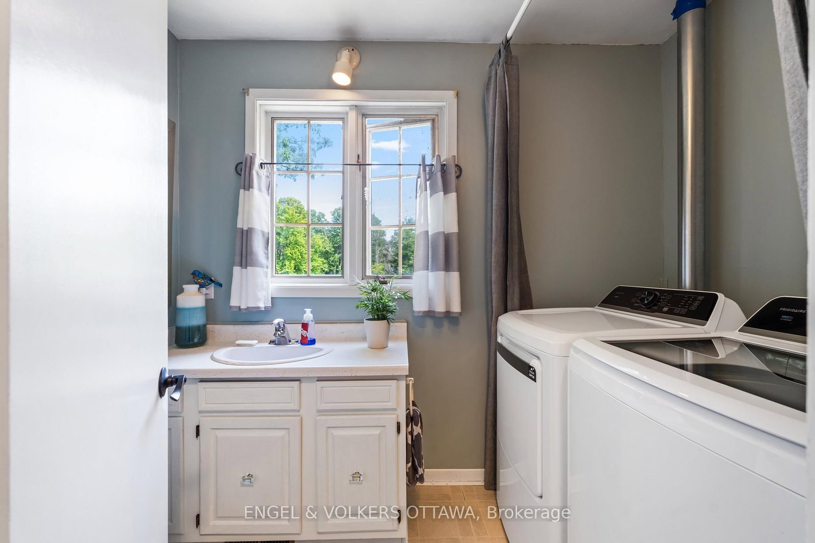 1119 Tighe Street • Ottawa, ON photo 8