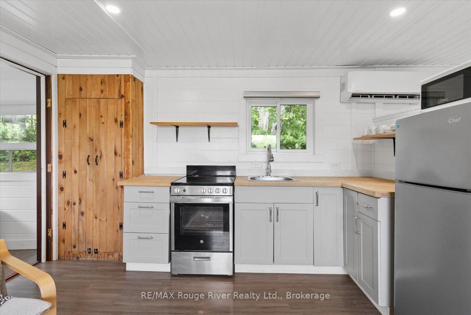 734 Marble Point Road • Limoges, ON photo 13