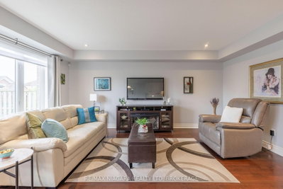 8844 Silverstar Court • Niagara Falls, ON photo 4