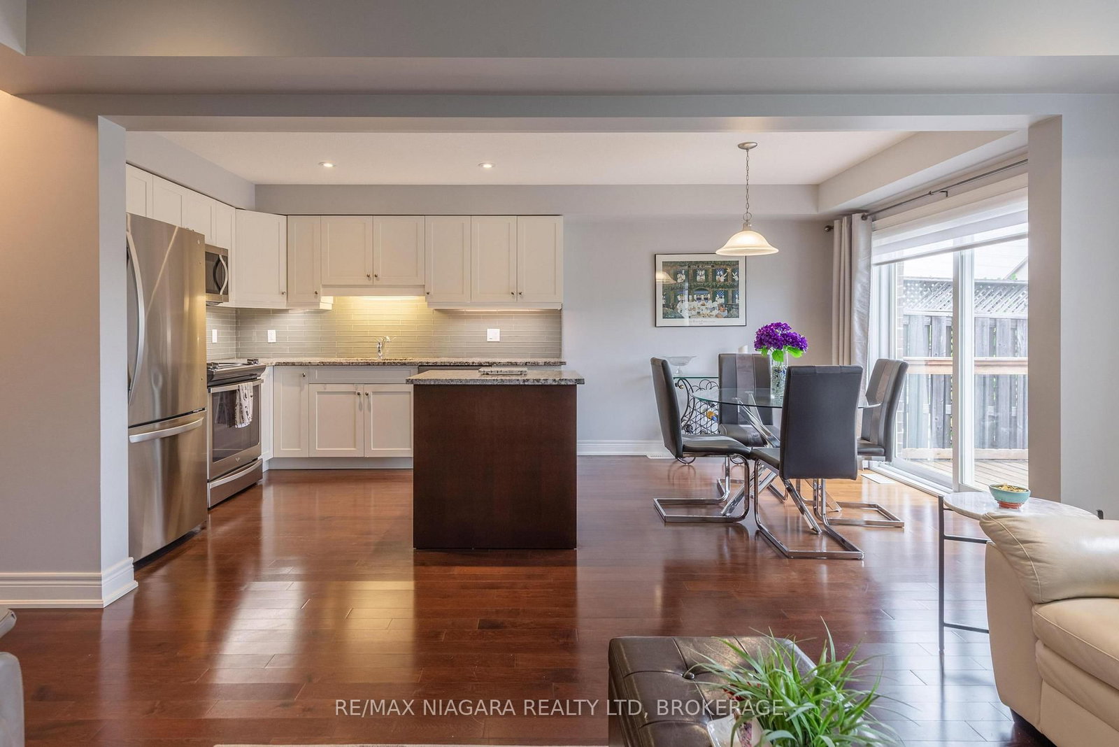 8844 Silverstar Court • Niagara Falls, ON photo 8