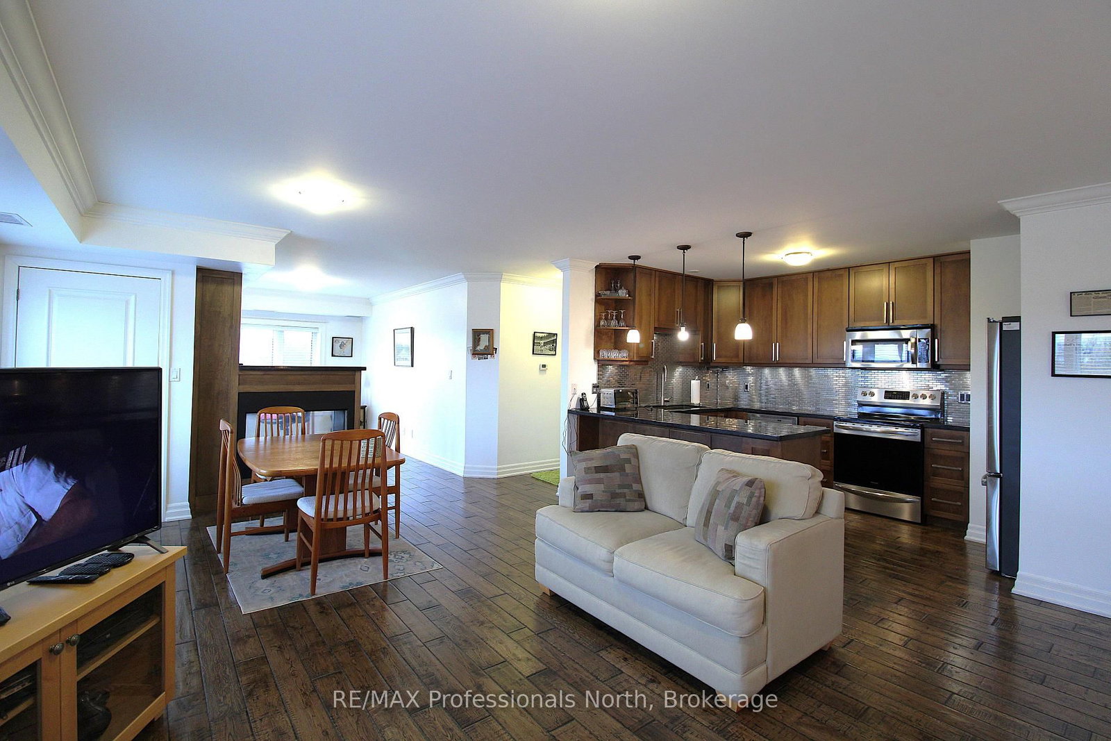 26 Dairy Lane • #402 • Huntsville, ON photo 8