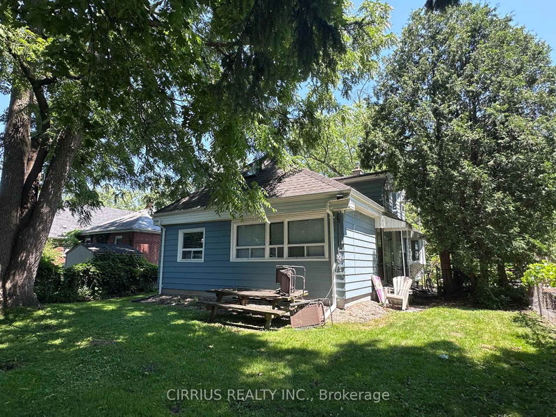 9 Norfolk Street N