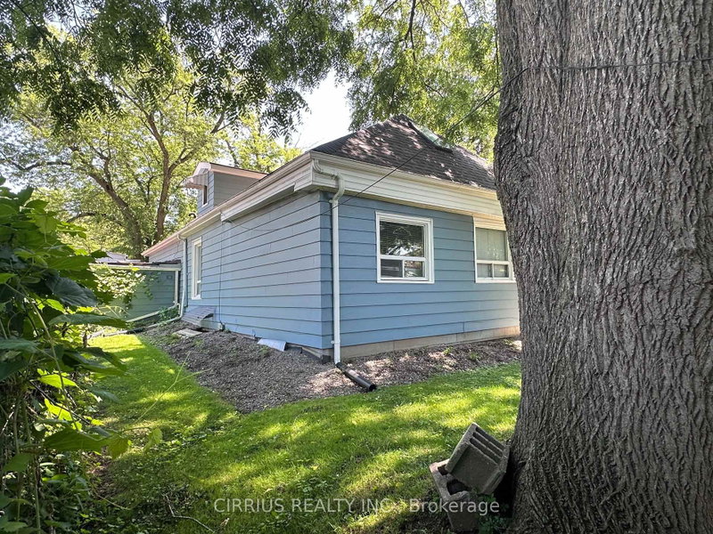 9 Norfolk Street N