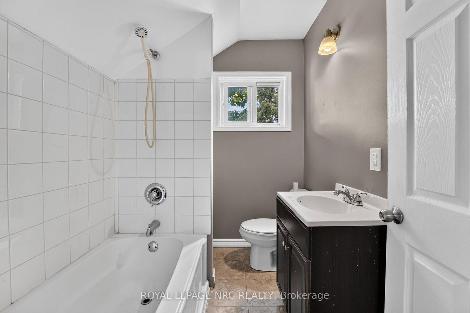 231-233 Jarvis Street • Fort Erie, ON photo 11