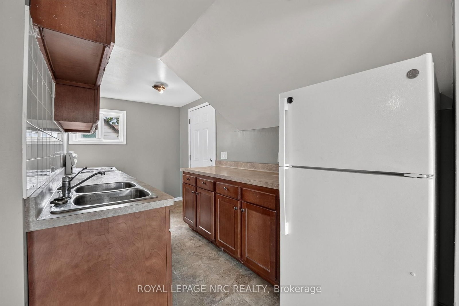 231-233 Jarvis Street • Fort Erie, ON photo 12