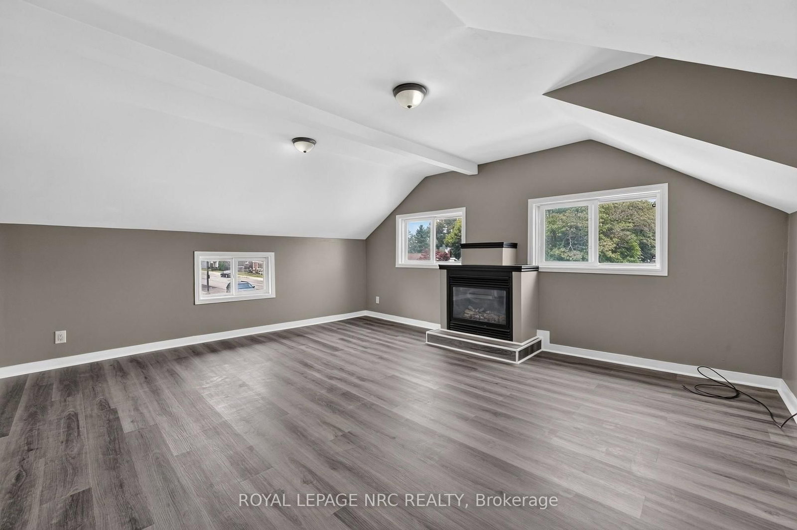 231-233 Jarvis Street • Fort Erie, ON photo 6
