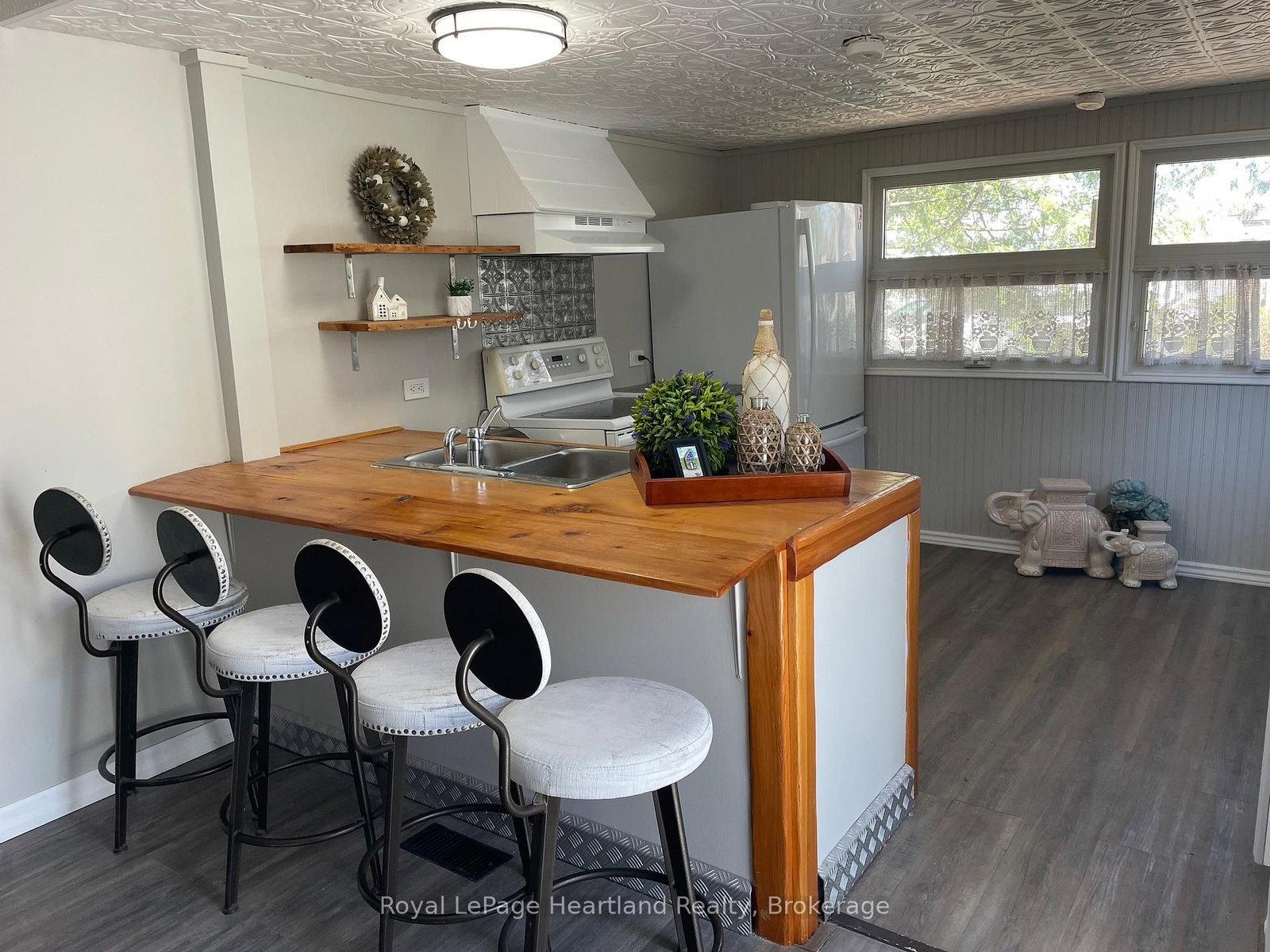 21 RUTH Street • Ashfield-Colborne-Wawanosh, ON photo 4
