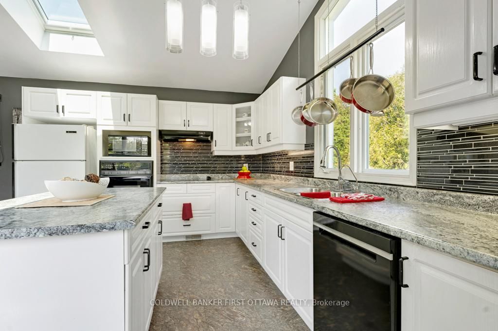 352 Highway 15 • Rideau Lakes, ON photo 14