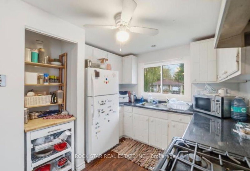 402 Midwood Crescent