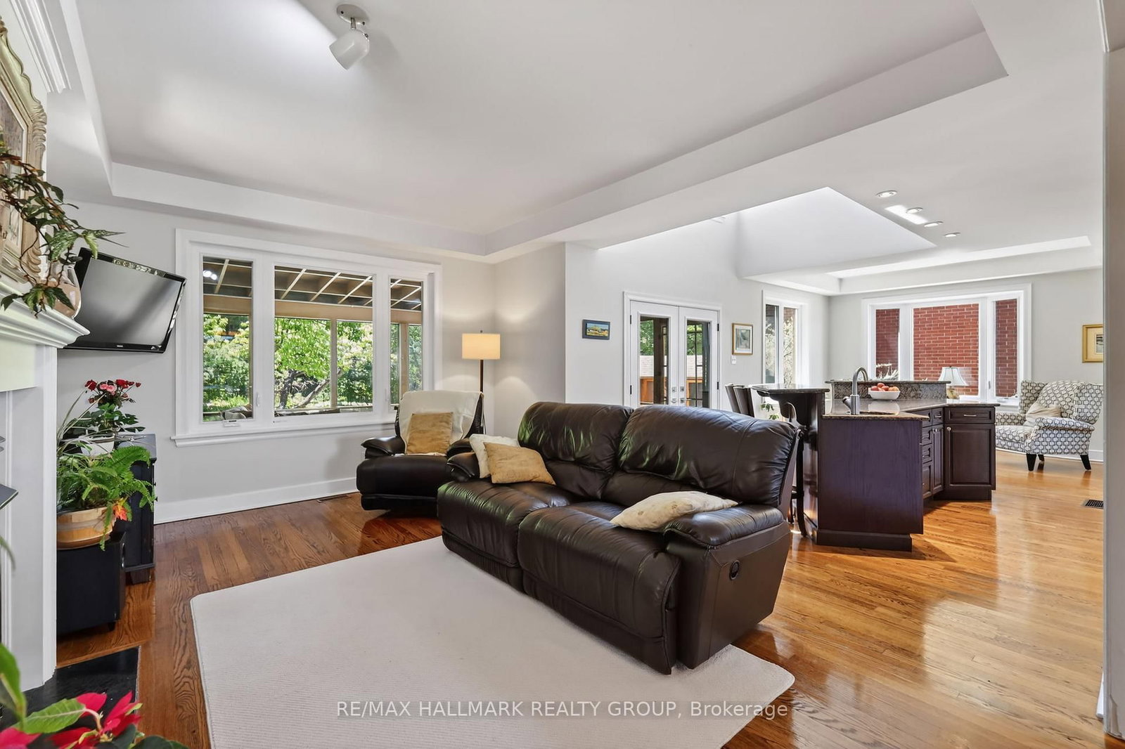2043 Riverside Drive • Ottawa, ON photo 12