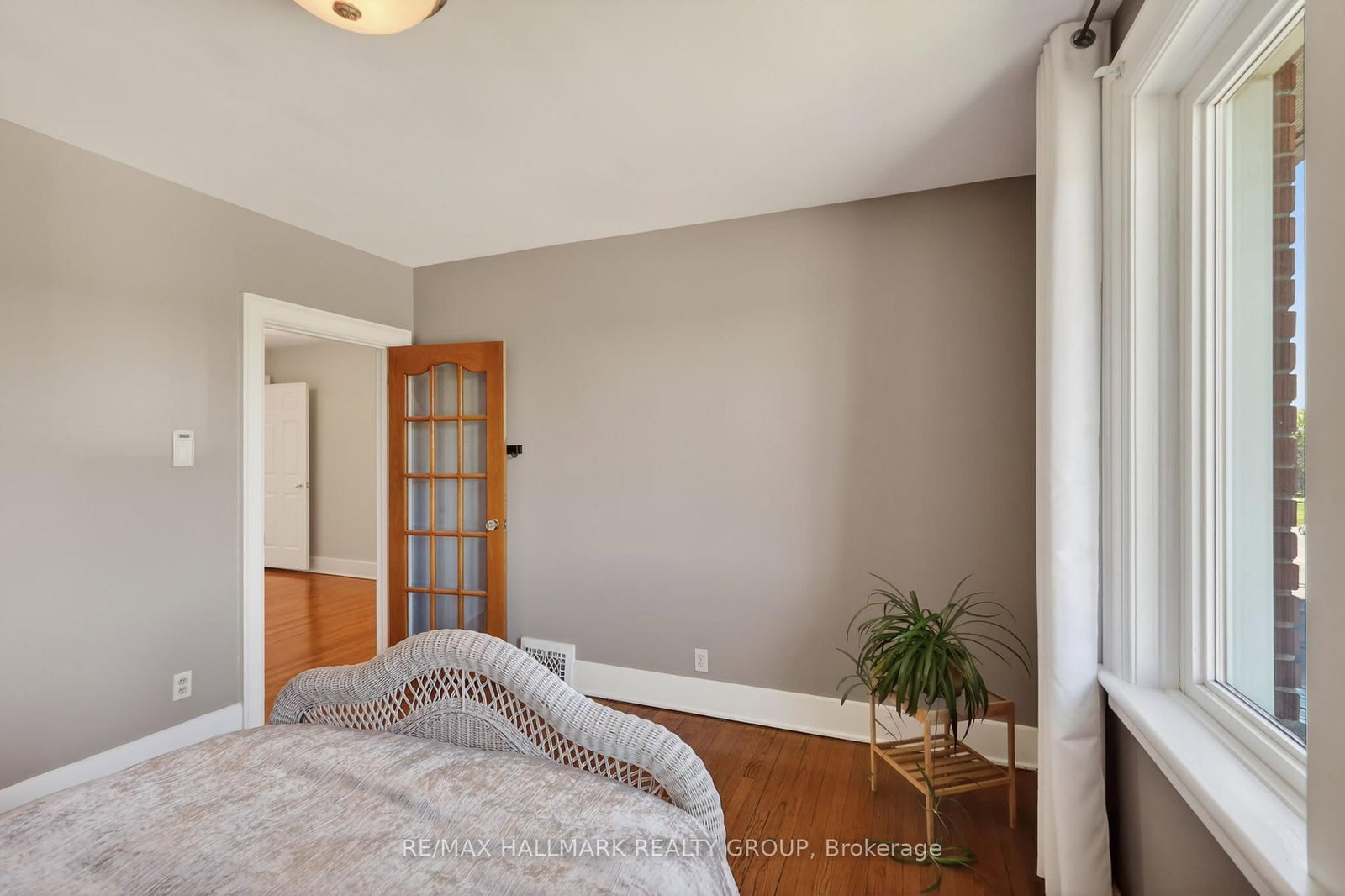 2043 Riverside Drive • Ottawa, ON photo 32