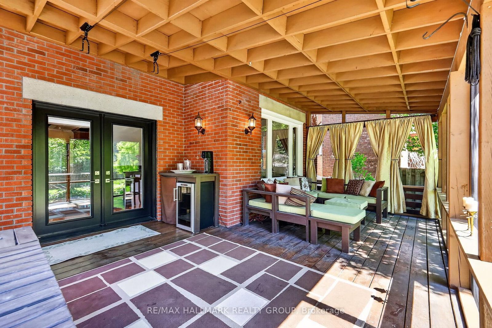 2043 Riverside Drive • Ottawa, ON photo 38