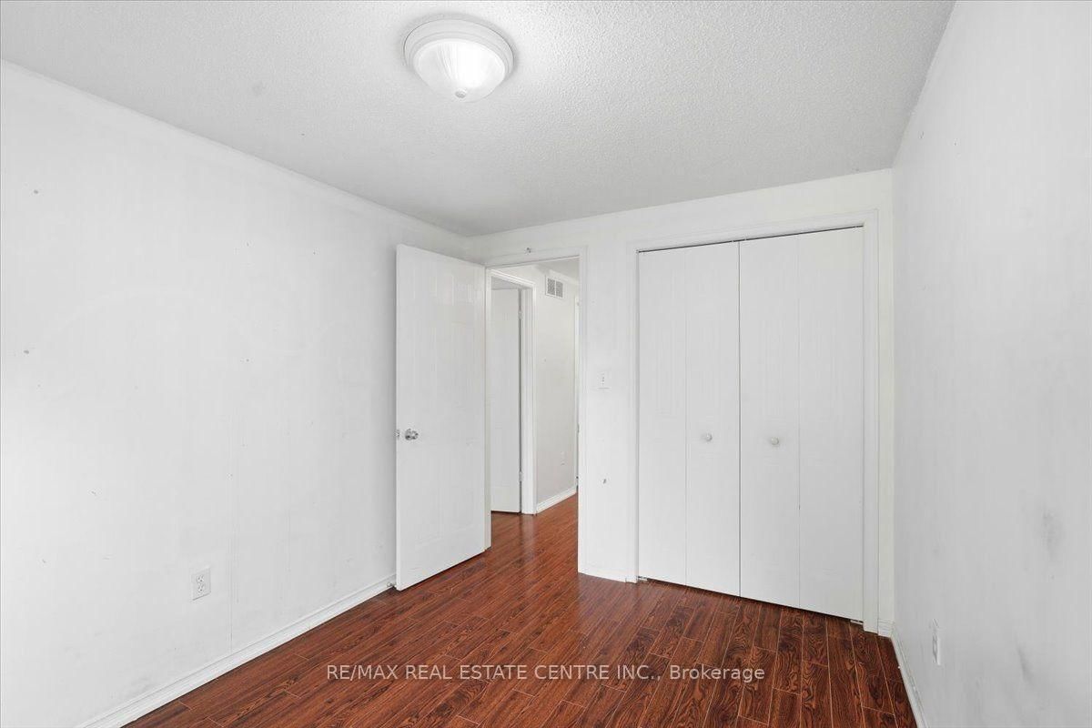 15 Roehampton Crescent • Guelph, ON photo 12