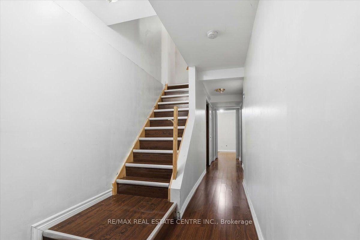 15 Roehampton Crescent • Guelph, ON photo 18