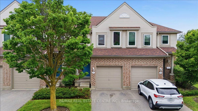 15 Roehampton Crescent