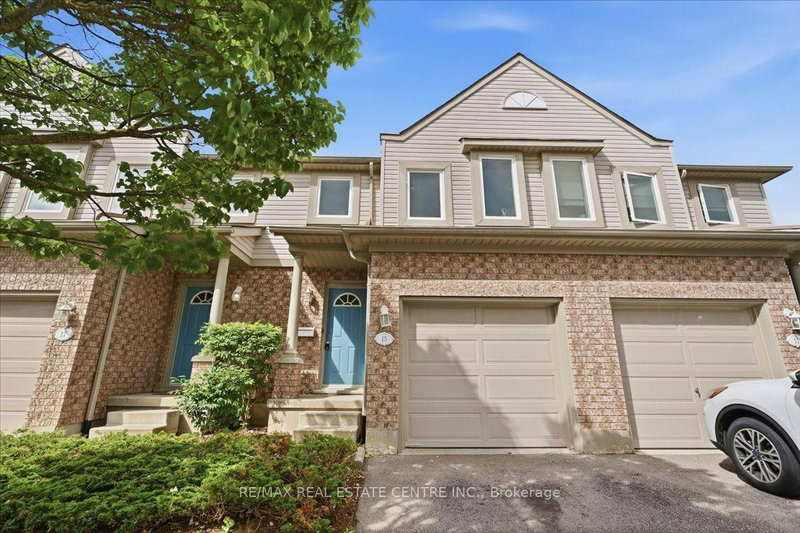 15 Roehampton Crescent