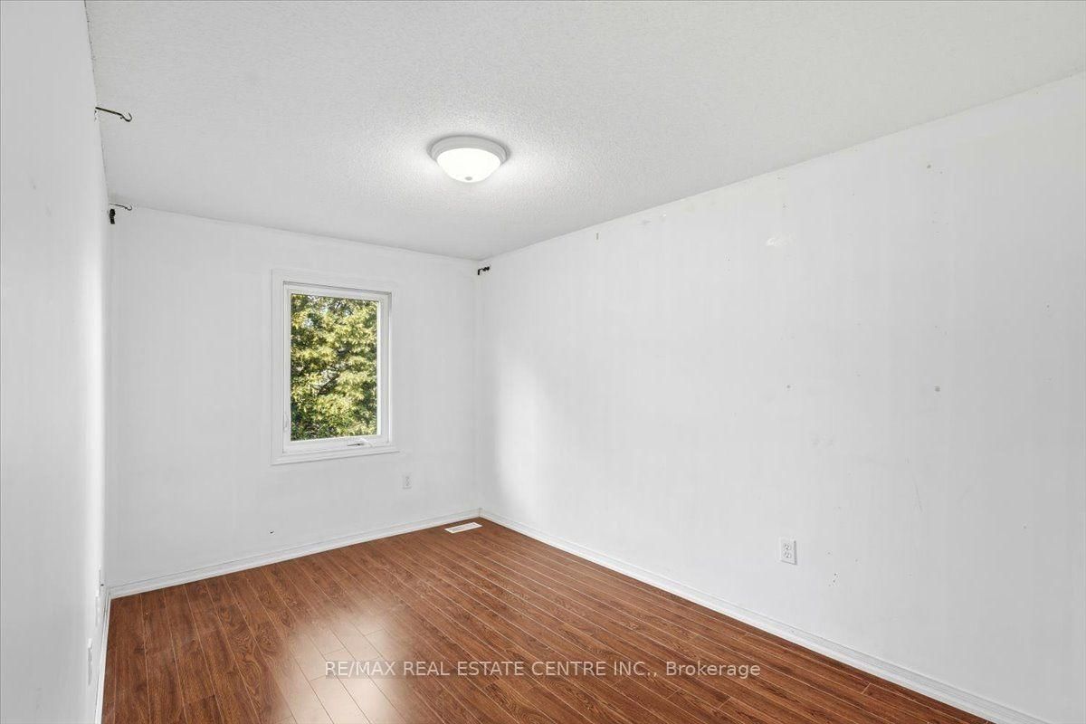 15 Roehampton Crescent • Guelph, ON photo 9