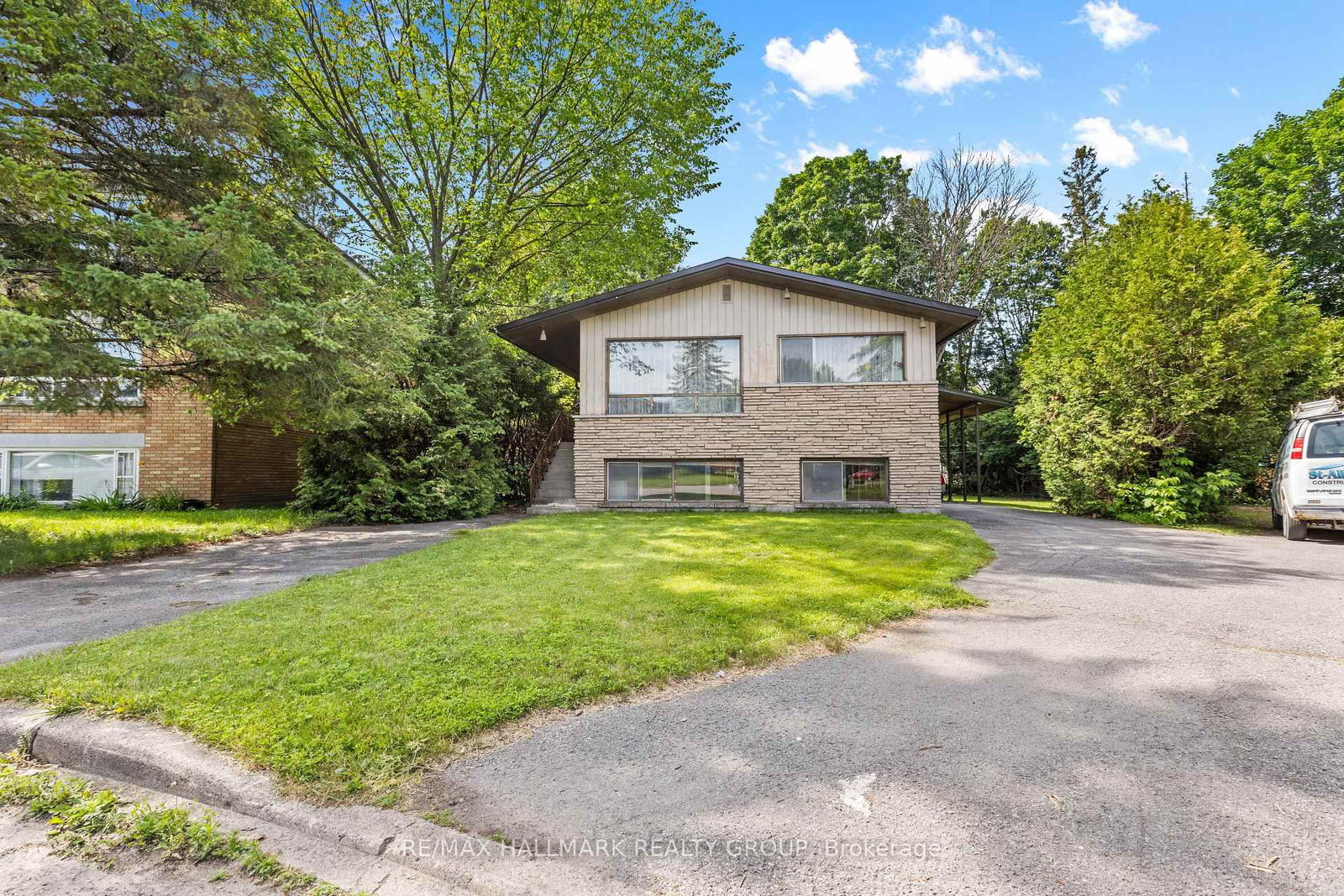 492 Vernon Avenue • Ottawa, ON photo 2