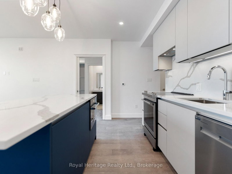 407 - 195 Hunter Street E