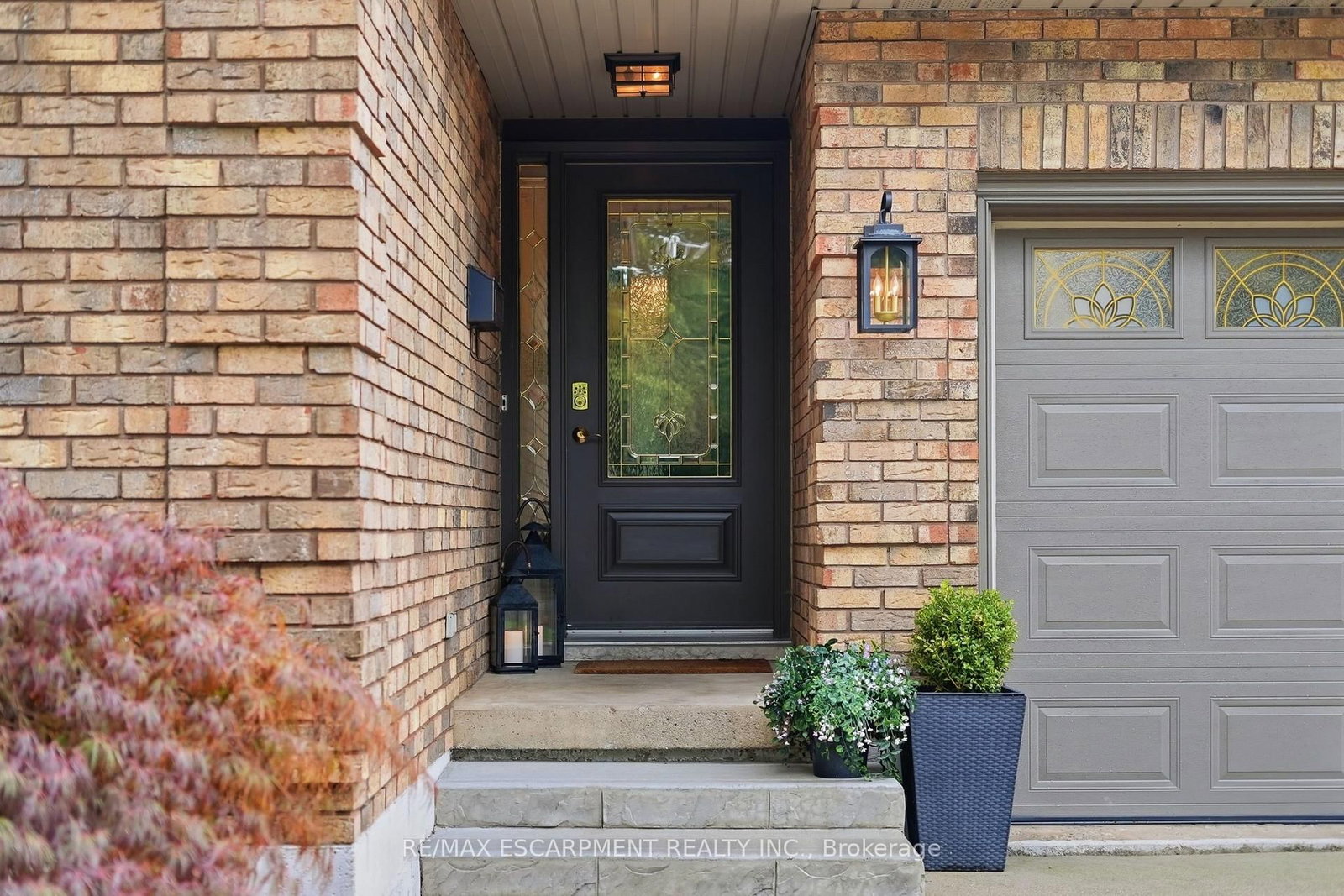 224 ATHENIA Drive • Hamilton, ON photo 2
