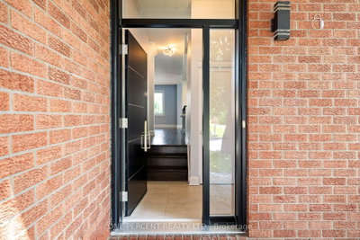 8 Rastila Crescent • Ottawa, ON photo 4