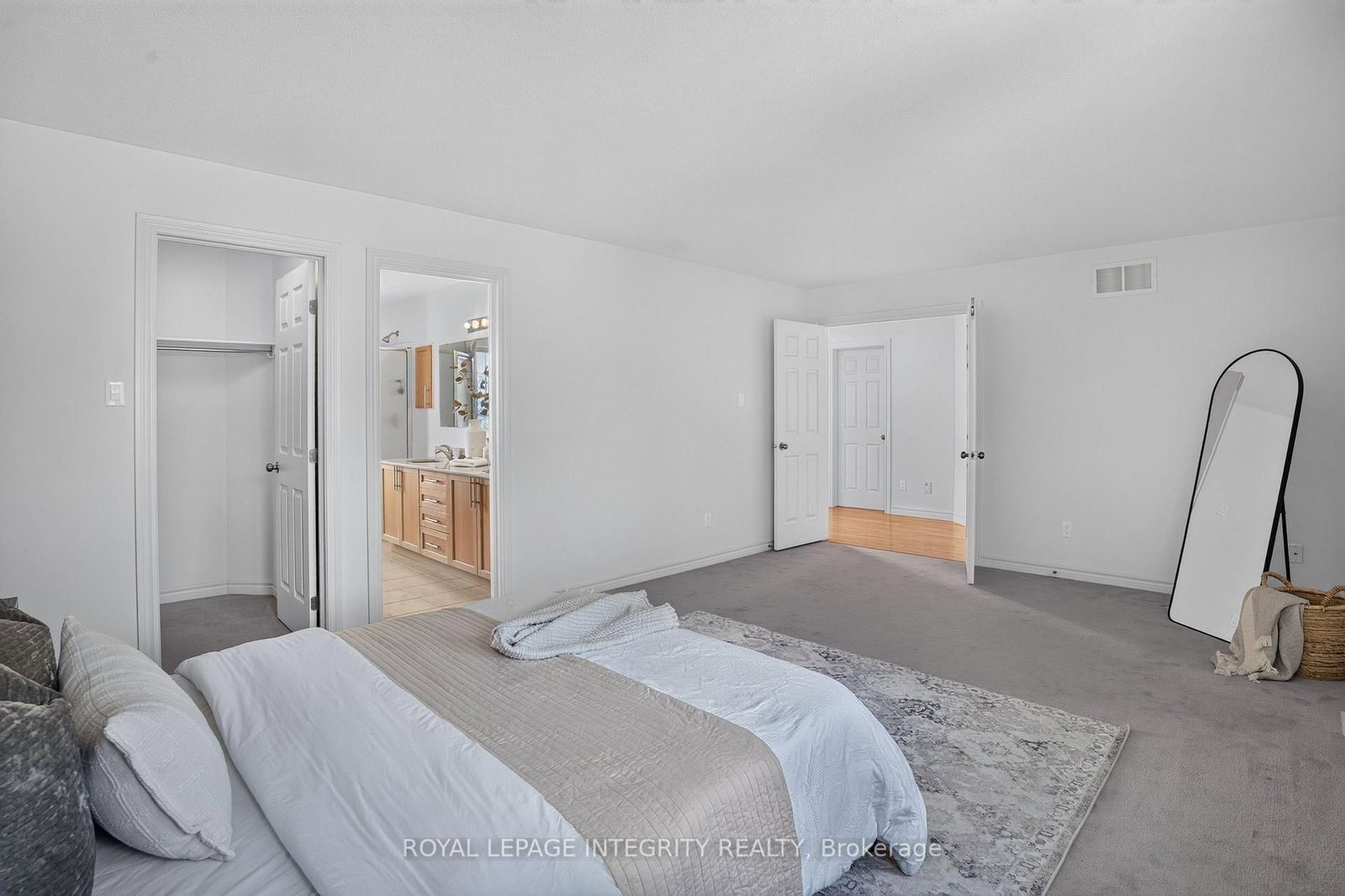 275 Kiwanis Court • Ottawa, ON photo 15