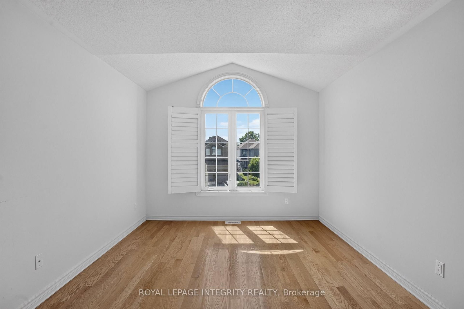275 Kiwanis Court • Ottawa, ON photo 25