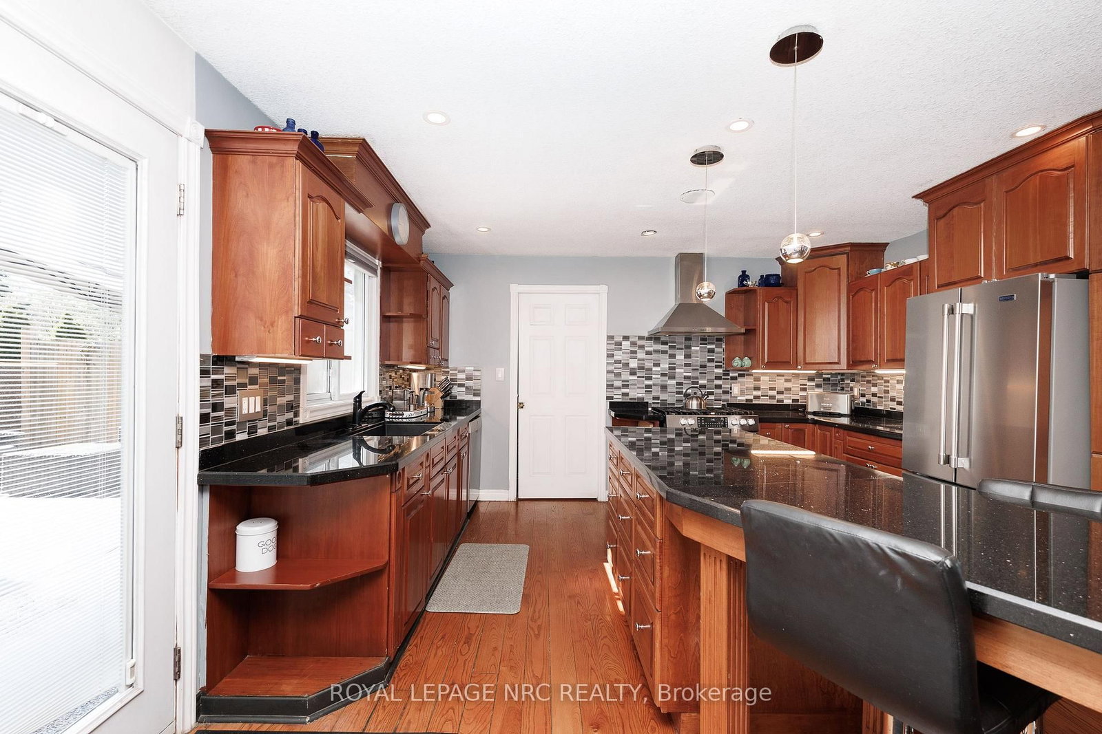 646 N Prospect Point Road • Fort Erie, ON photo 9