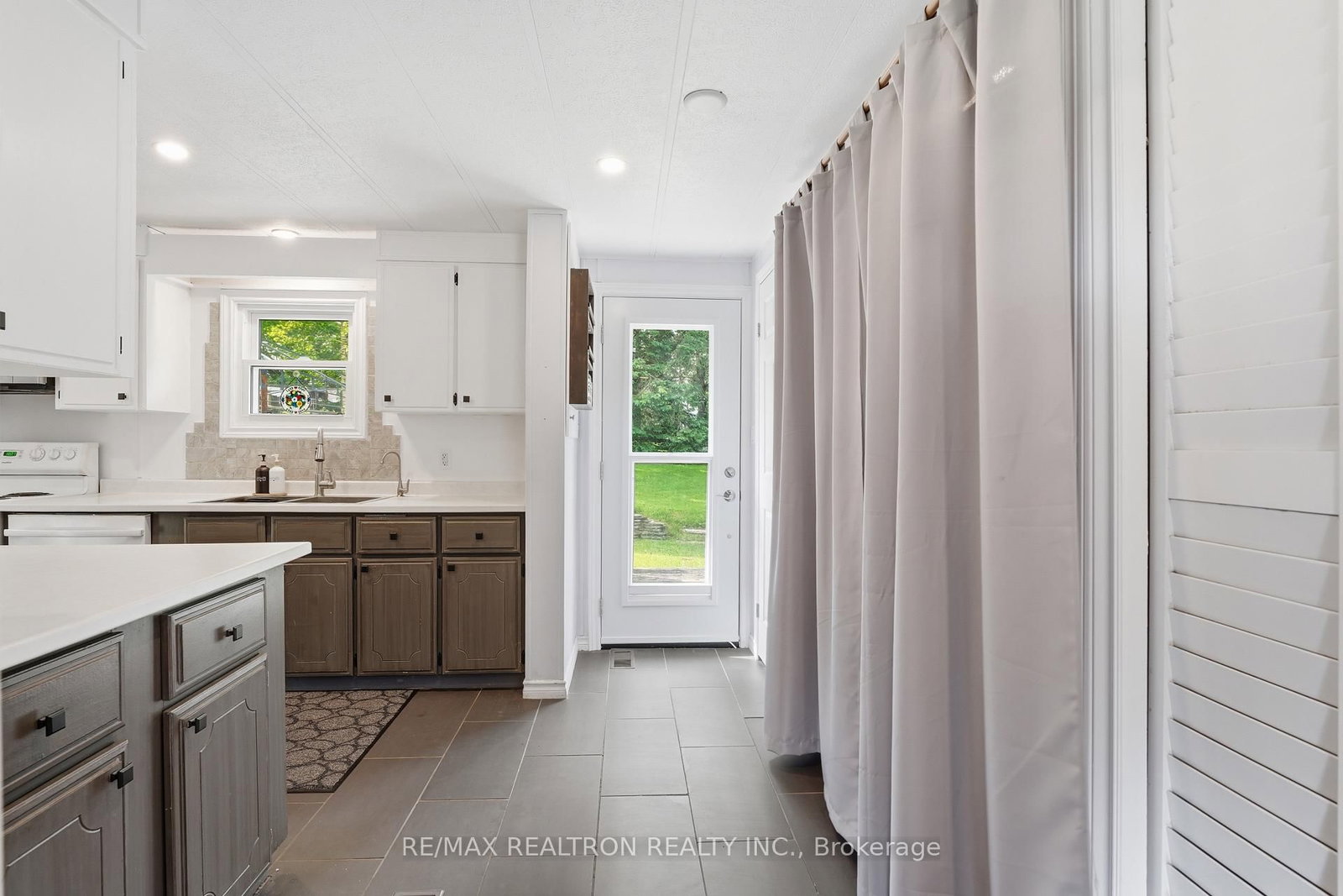 18 Station Street • Amaranth, ON photo 12